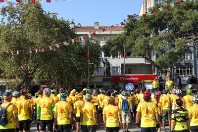 Burhaniye Bisiklet Festivali Yoğun Katılımla Başladı