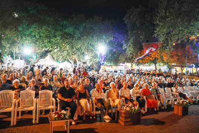 Burhaniye'de Festival Rüzgar Gibi Geçti